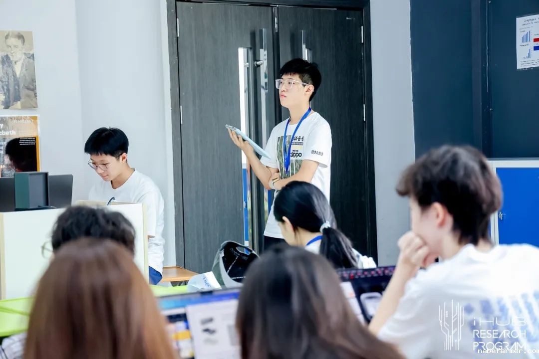 “一个人最幸福的事,是活在自己的热爱里。有热爱,就有了不竭动力,愿意用100%的热血,换一个一切值得的结果。”