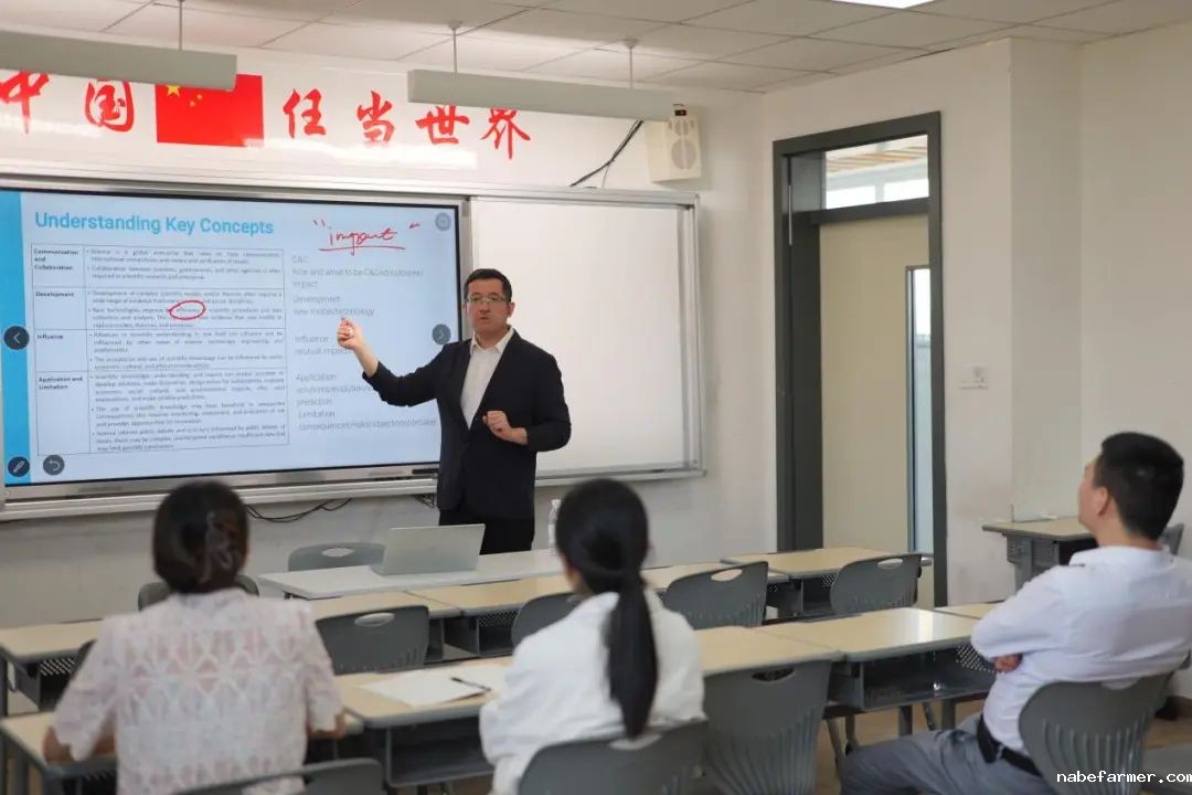 权威学术督导、专业升学保障丨为学生提供最优质的教学和升学指导服务