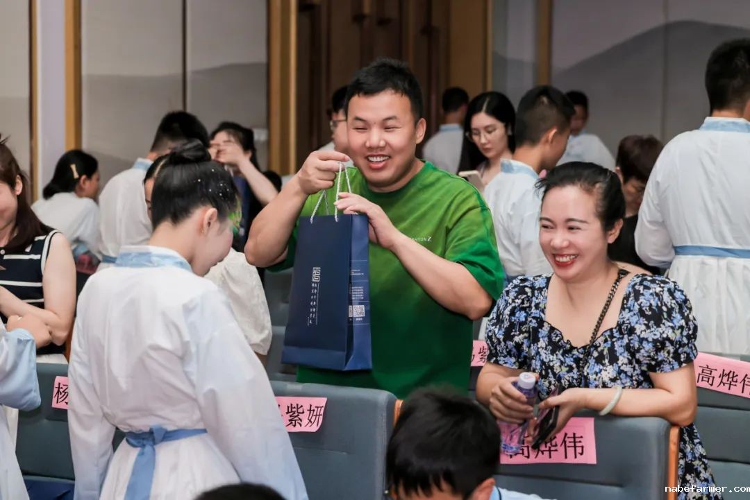 感恩献礼丨穿越时光长廊,礼成少年华章!